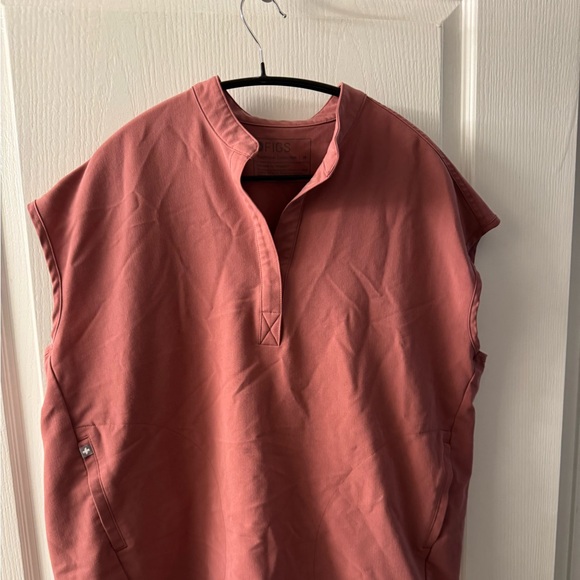 Figs Other - Figs Scrub Set
High Waist Jogger pants and Rafaella Shirt in size M Color Mauve